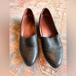 Dansko Sanza black leather heeled loafer 42